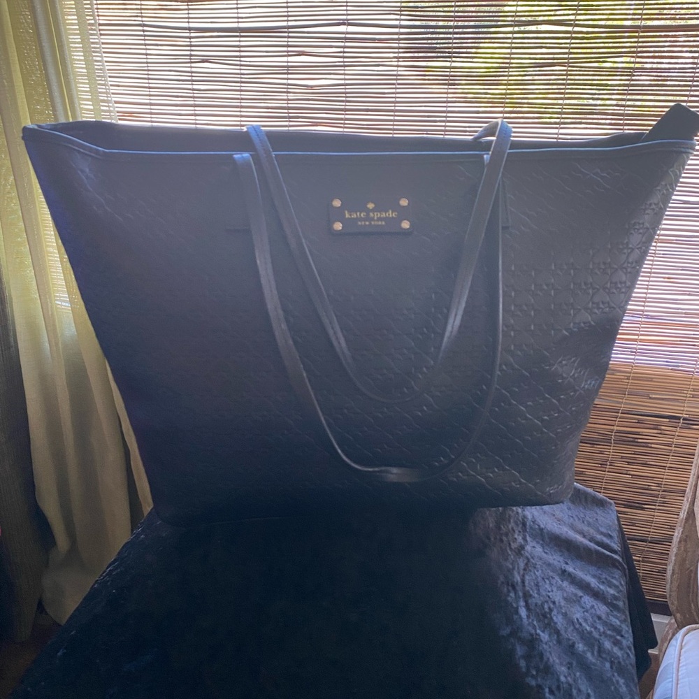 Kate Spade Black New York Penn Place Margareta Embossed Leather Tote
Pre-owned!!